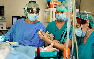 Nowatorska operacja odtworzenia żuchwy zaatakowanej przez „raka”
